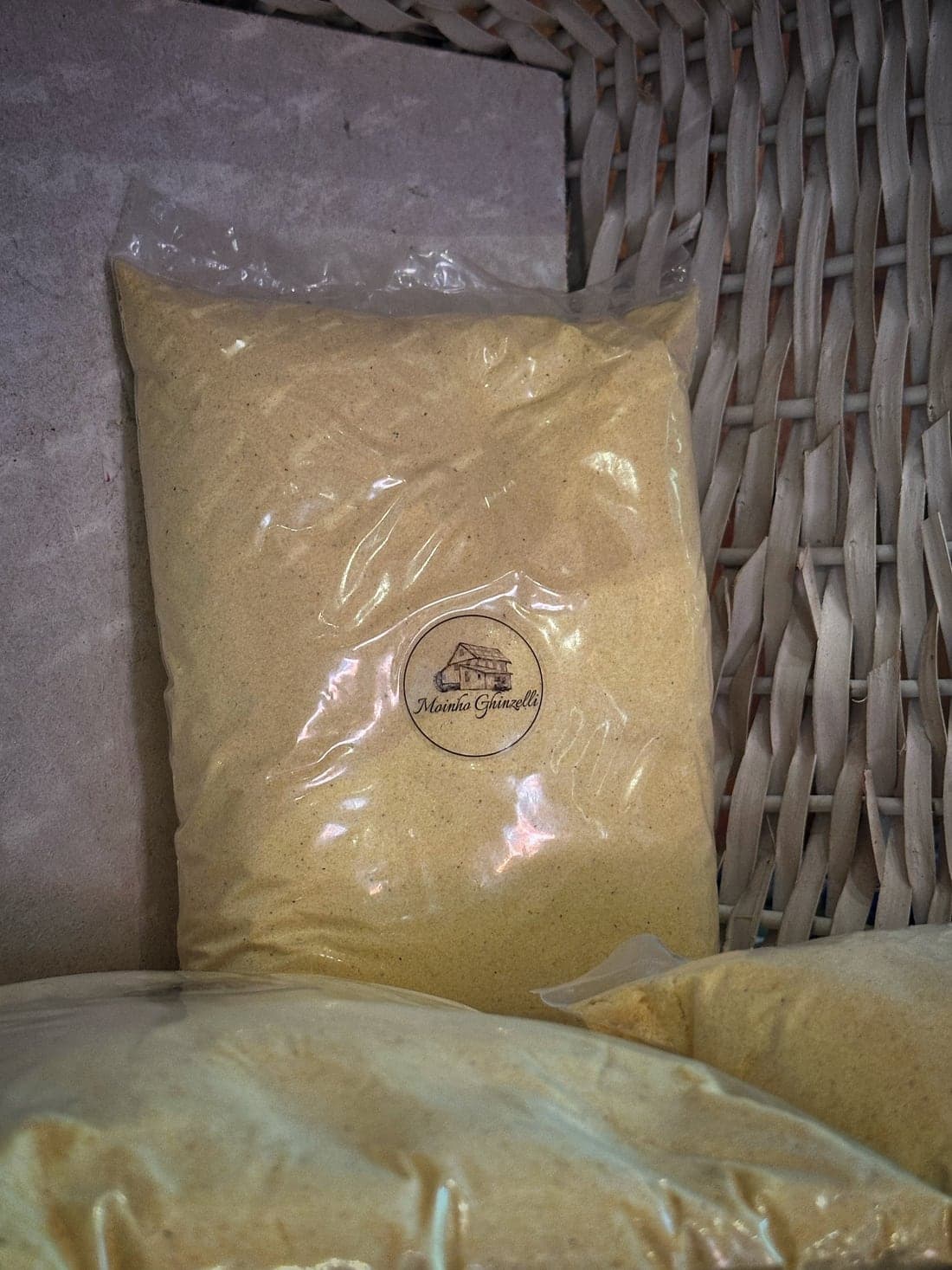 Farinha de milho do Moinho Ghinzelli, embalada para venda na Bodega